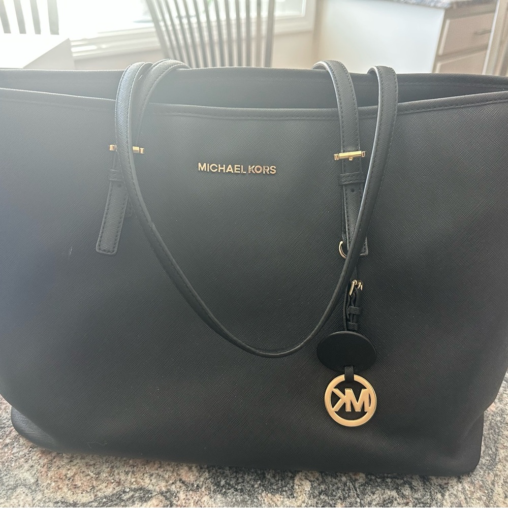 Michael kors black tote. In good condition.